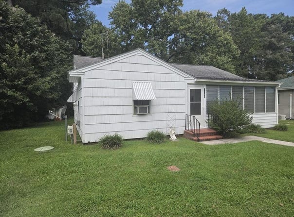 3290 JACKSON ST, EXMORE, VA 23350