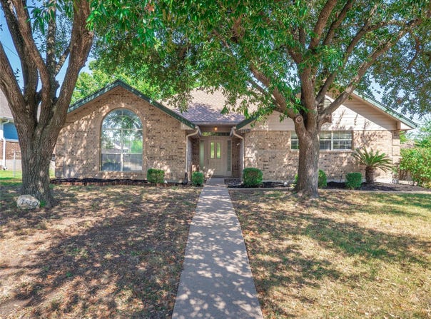 1710 Oaklawn Dr, Taylor, TX 76574