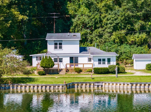 2351 Bristol Lake Road, Dowling, MI 49050