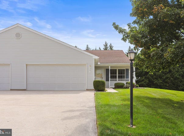 1365 VILLAGE Drive, SPRING GROVE, PA 17362