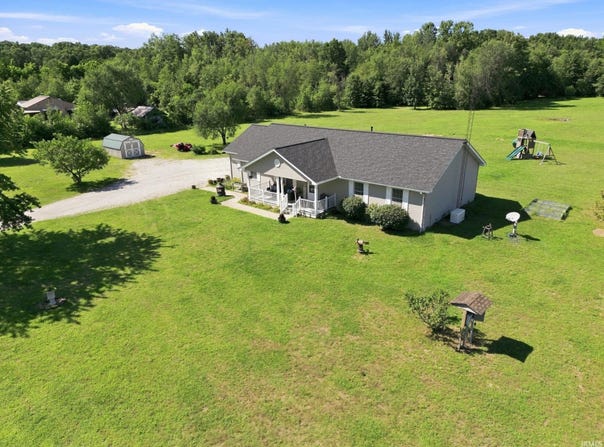 9170 E Division Road, Knox, IN 46534