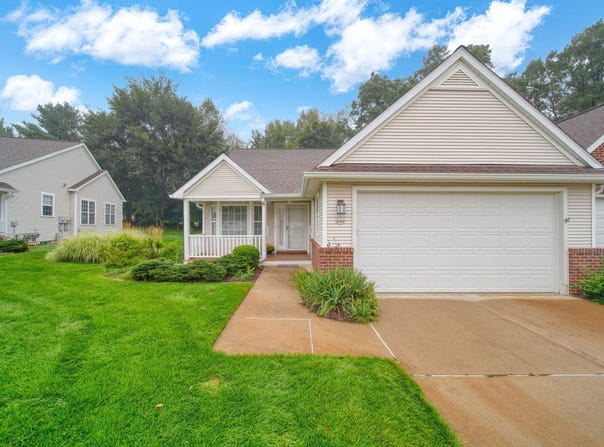 846 E Barrington Circle, Jackson, MI 49203