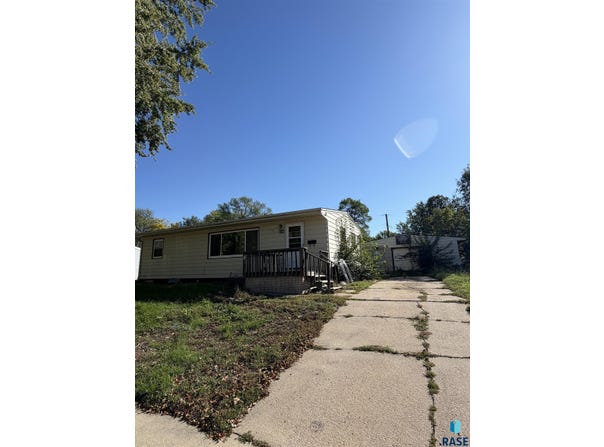 864 S day Ave, Sioux Falls, SD 57103-2368