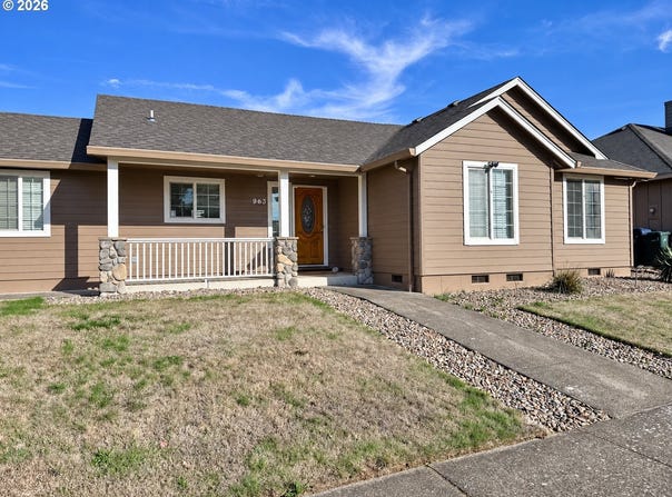 963 HAZELNUT Ln, Springfield, OR 97478