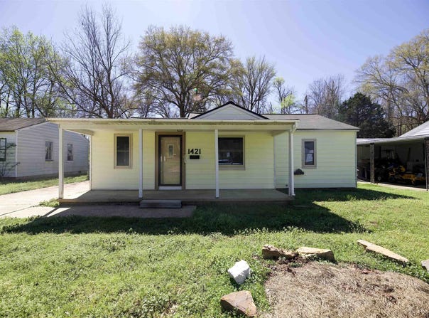 1421 Scotia St, Camden, AR 71701