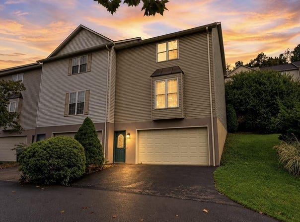 10 CLEAR SPRING Drive, Morgantown, WV 26508