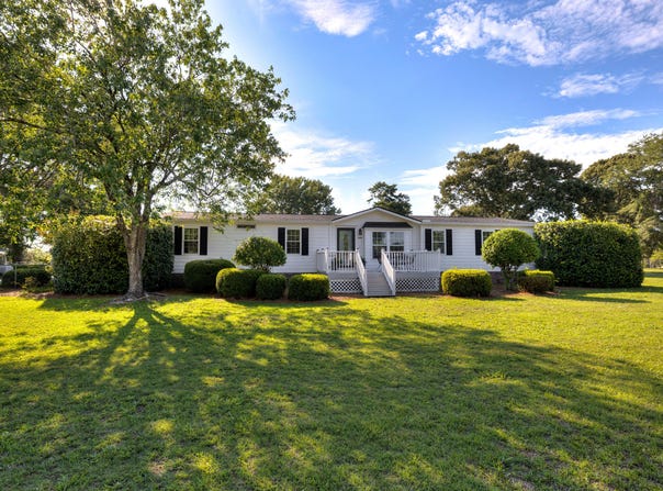 1294 Landing Road, Manning, SC 29102