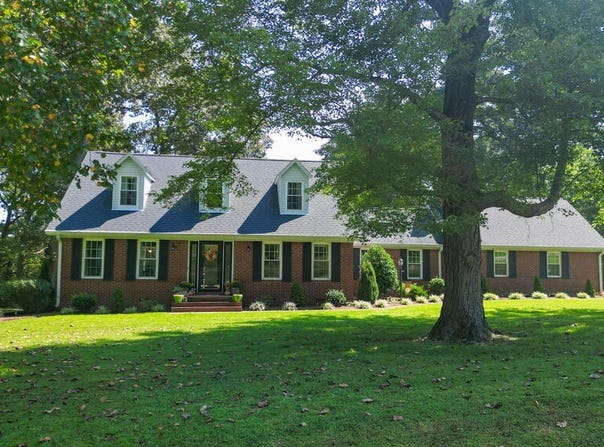1107 Green Valley Dr, PARIS, TN 38242