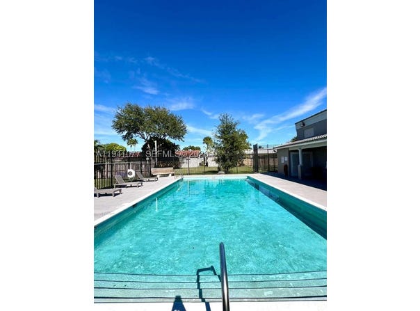 885 NE 213th Ter, Miami, FL 33179