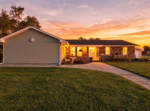 24368 Sylvan Avenue, Brownstown, MI 48134