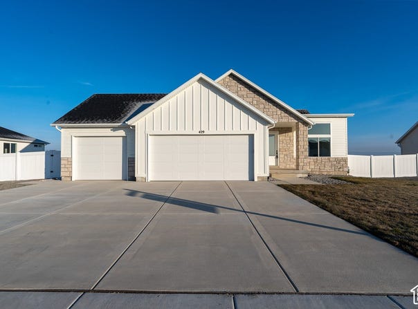404 E BRODERICK Way, Grantsville, UT 84029