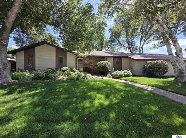 800 Parkview Drive, Henderson, NE 68371