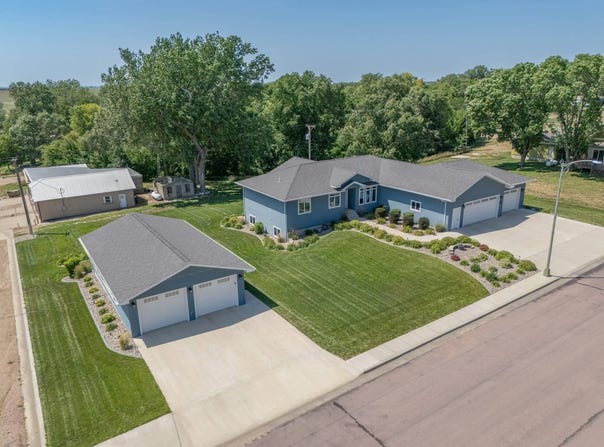 312 Main St., Dante, SD 57329