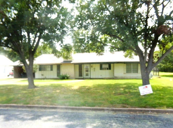 402 North Summit Street, Weimar, TX 78962