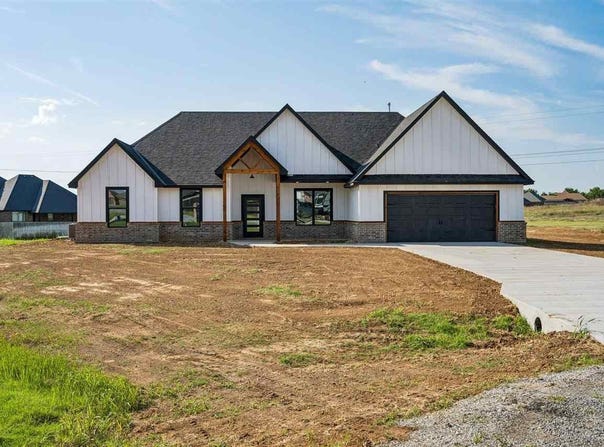 12702 Sierra Lane, Elgin, OK 73538