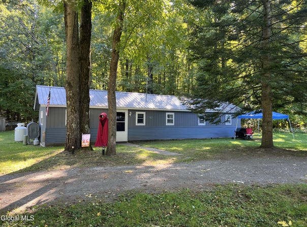 326 Middle Road, Crown Point, NY 12928