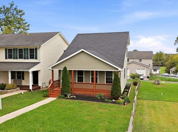 104 CENTER Street, CHARLES TOWN, WV 25414