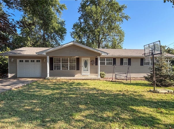 717 South, Flippin, AR 72634