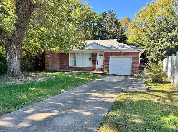 9 Julian Place, Hampton, VA 23666