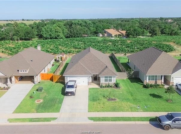 4130 Vintage Estates Ct, Bryan, TX 77808