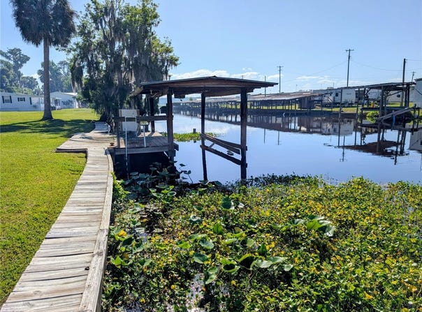 25836 MANHATTAN Lane, ASTOR, FL 32102