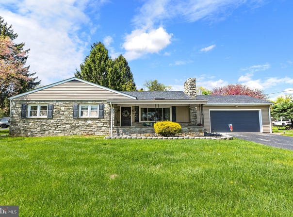 4 PLEASANT Drive, LANCASTER, PA 17602