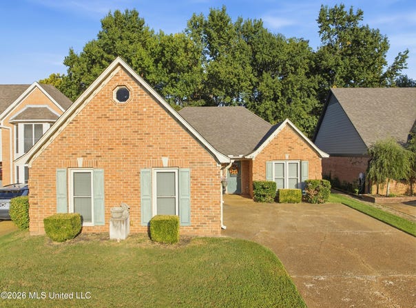 358 Fairway Oaks Drive, Hernando, MS 38632