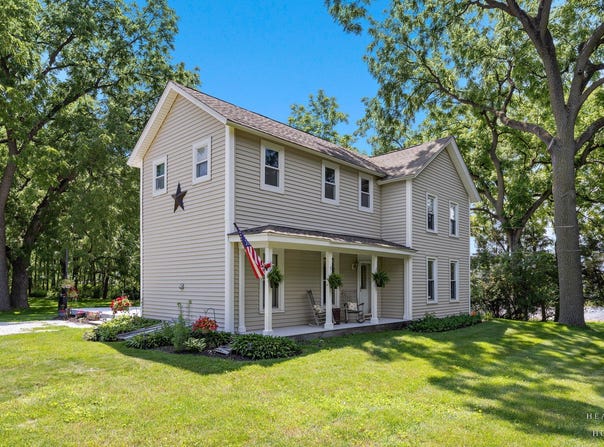 2802 N Ringwood Road, McHenry, IL 60050