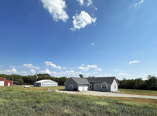 4535 SE 69th St, Berryton, KS 66409