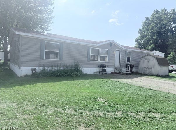 1241 N Park Circle, Brookfield, OH 44403