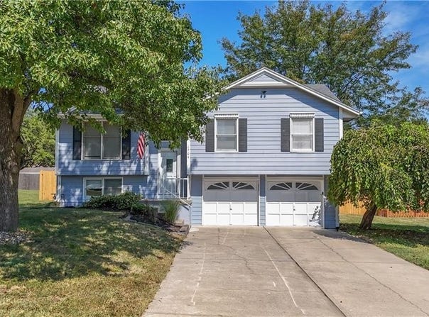 1704 NE Patterson Drive, Lee's Summit, MO 64063