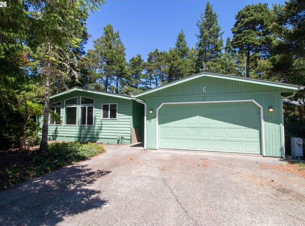 240 MUNSEL CREEK Loop, Florence, OR 97439