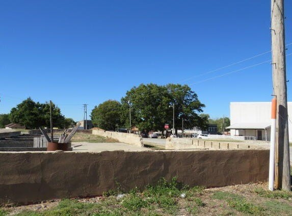 101 E North Street, Mansfield, MO 65704