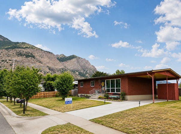 715 E LOCKWOOD Dr N, Ogden, UT 84404