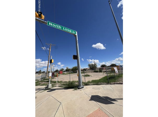 600 Moon Road, Socorro, TX 79927