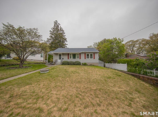 46 Park Avenue, Montville, CT 06382
