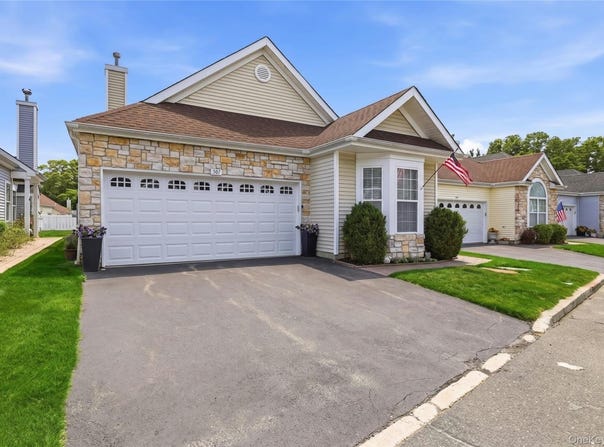 581 Leisure Drive, Ridge, NY 11961