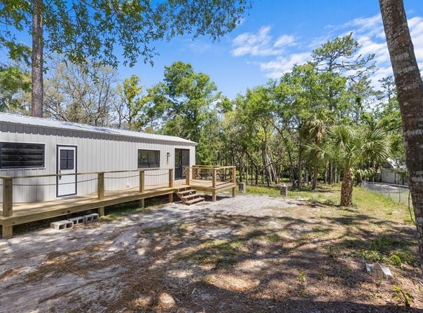 1418 Cedar St, Steinhatchee, FL 32359