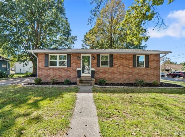 330 Gray Avenue, Chaffee, MO 63740