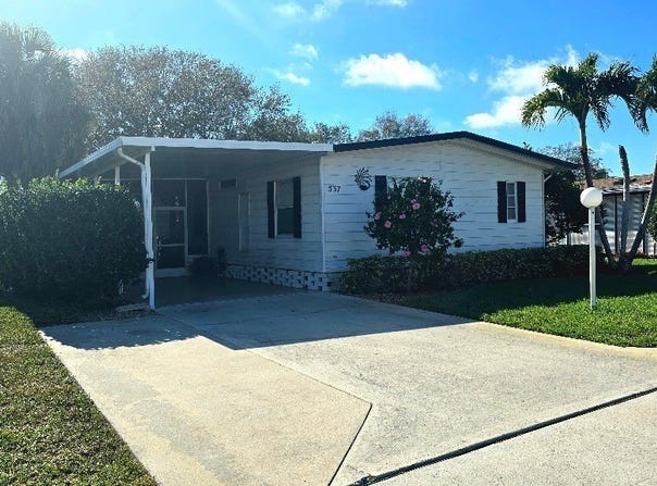 537 Charlemagne Boulevard, Naples, FL 34112