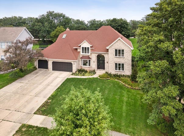 4012 Broadmoor Circle, Naperville, IL 60564