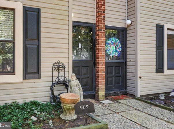 909 BROMLEY Estate, PINE HILL, NJ 08021