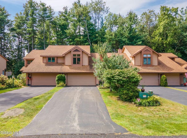 4022 Georgetown Square, Schenectady, NY 12303