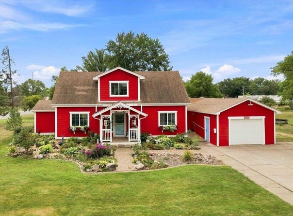 525 Maple Avenue E, Mora, MN 55051