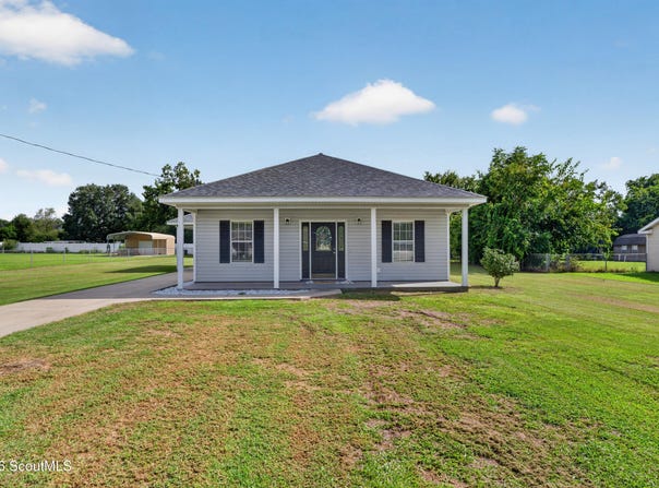 4074 Meadow Circle, Blackshear, GA 31516