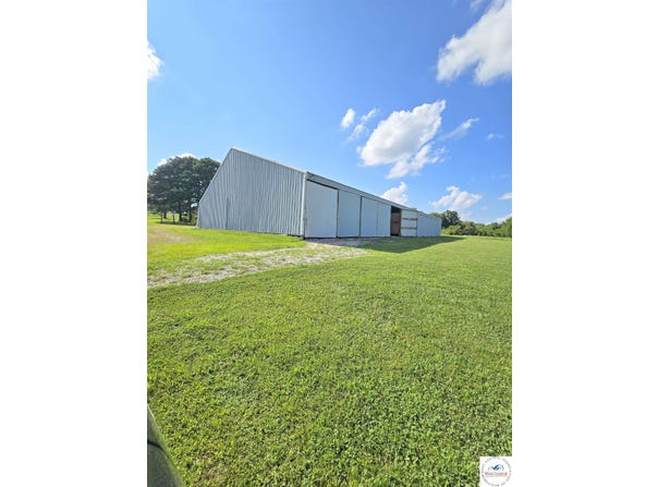 779 E Division Road, Clinton, MO 64735