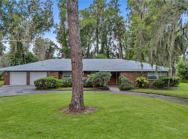 1940 ALICE Drive, ASTOR, FL 32102