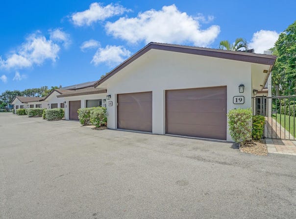 1301 N RIVERSIDE Drive, Pompano Beach, FL 33062