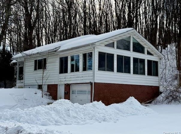 7 Christopher Avenue, Highland, NY 12528
