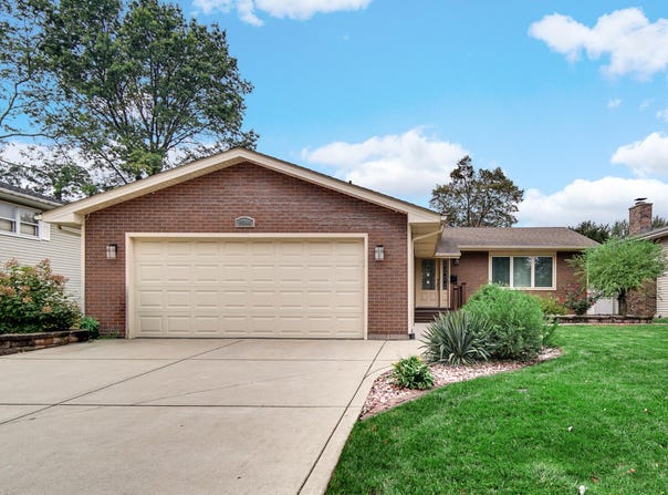 9544 Hawthorne Drive, Munster, IN 46321